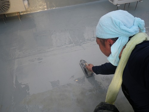 屋上防水ウレタン塗布作業